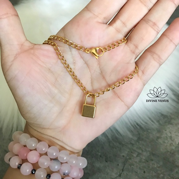 Lock Necklace πGold Plated Stainless Steel - Picture 7 of 8